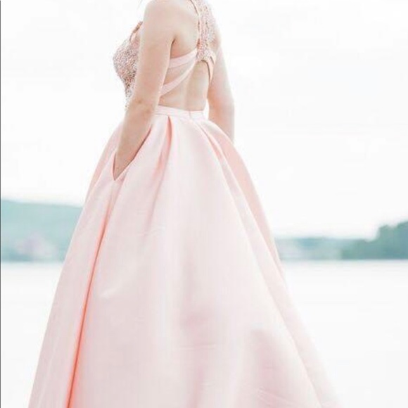 Size 4 prom dress - Picture 1 of 4